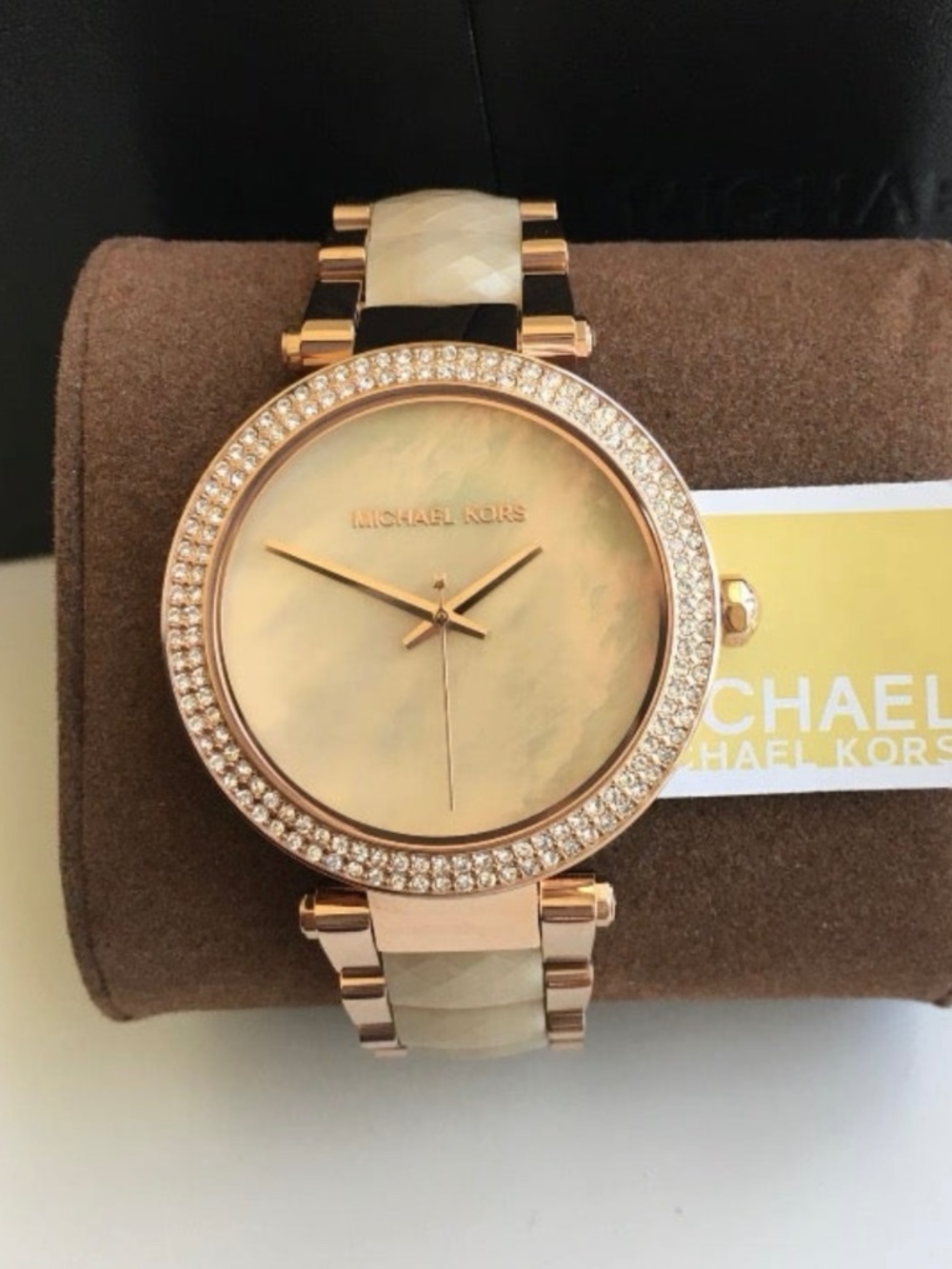 BRAND NEW MICHAEL KORS WITH THE ORIGINAL BOX AND THE TAG MK6492